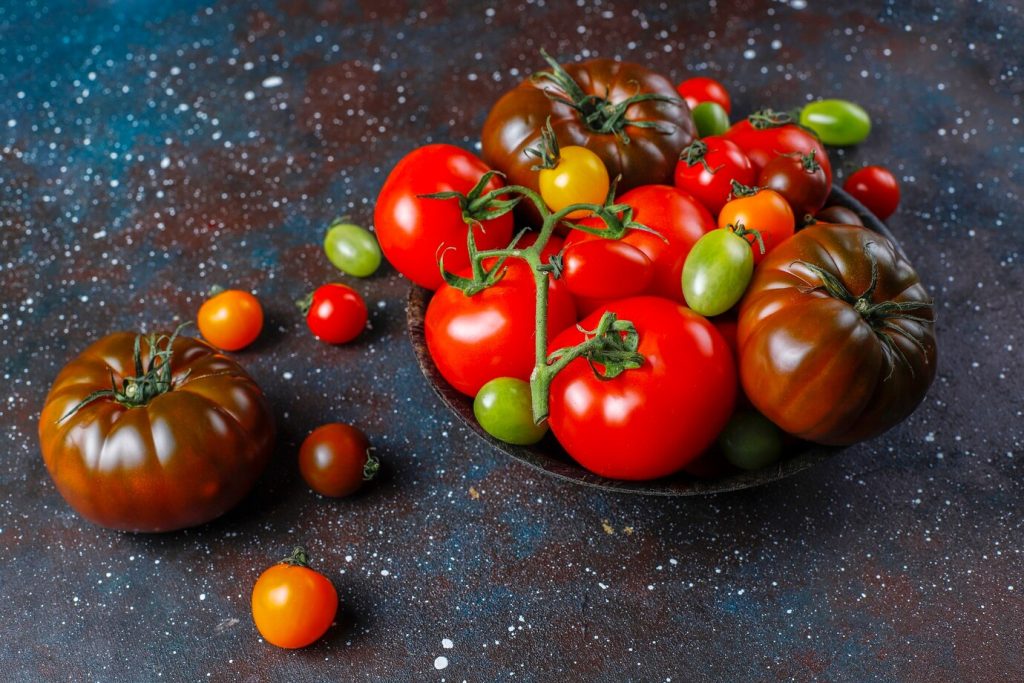 Caja Roja de Tomates Ecológicos