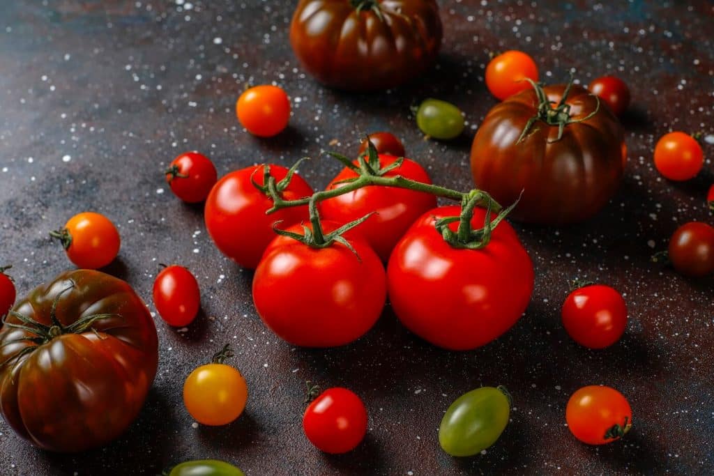 Caja Roja de Tomates Ecológicos