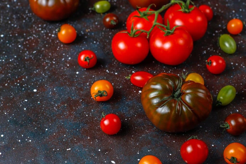 Caja Roja de Tomates Ecológicos